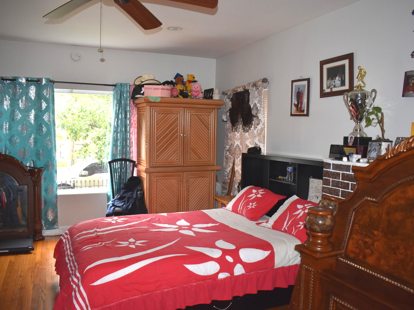 1749 W North Shore Avenue