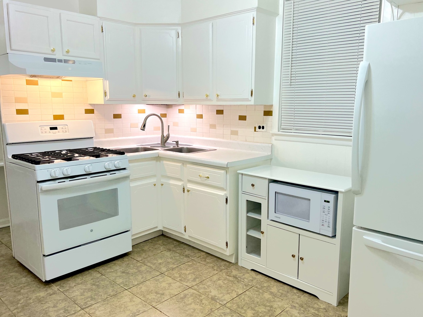 2308 N MONTICELLO Avenue 1