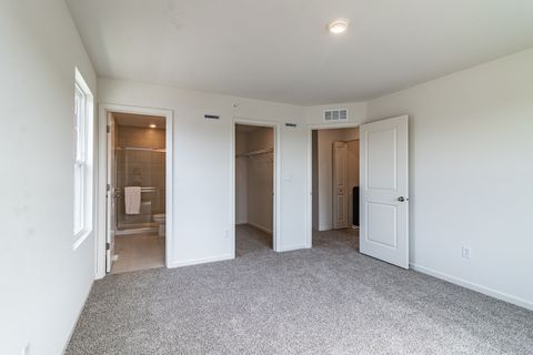 Tiny photo for 2111 Yellowstone Boulevard #2111, Mundelein, IL 60060 (MLS # 12593758)