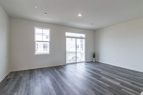 Tiny photo for 2111 Yellowstone Boulevard #2111, Mundelein, IL 60060 (MLS # 12593758)