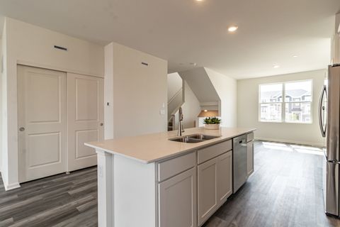 Tiny photo for 2111 Yellowstone Boulevard #2111, Mundelein, IL 60060 (MLS # 12593758)