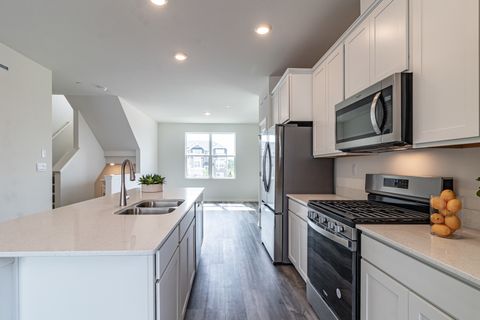 Tiny photo for 2111 Yellowstone Boulevard #2111, Mundelein, IL 60060 (MLS # 12593758)