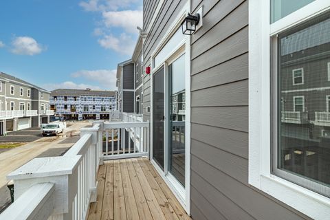 Tiny photo for 2111 Yellowstone Boulevard #2111, Mundelein, IL 60060 (MLS # 12593758)