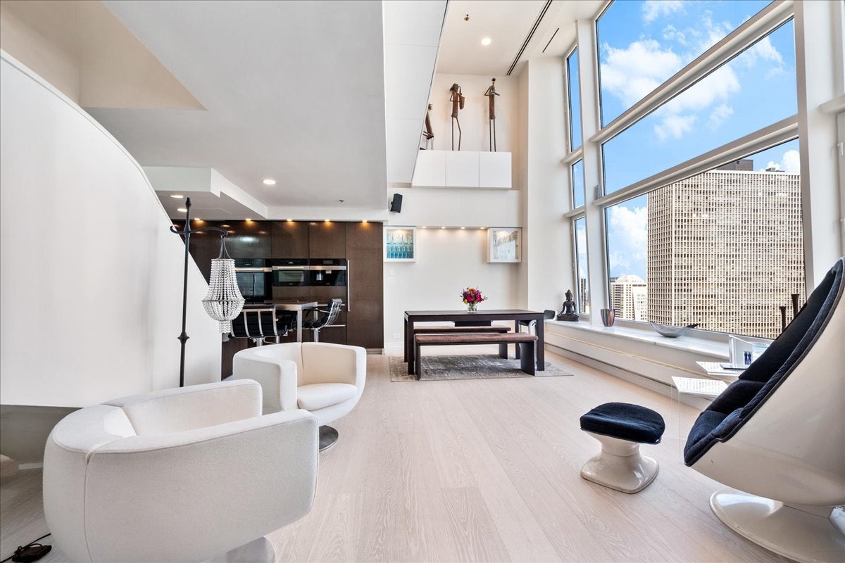161 E Chicago Avenue 24-02