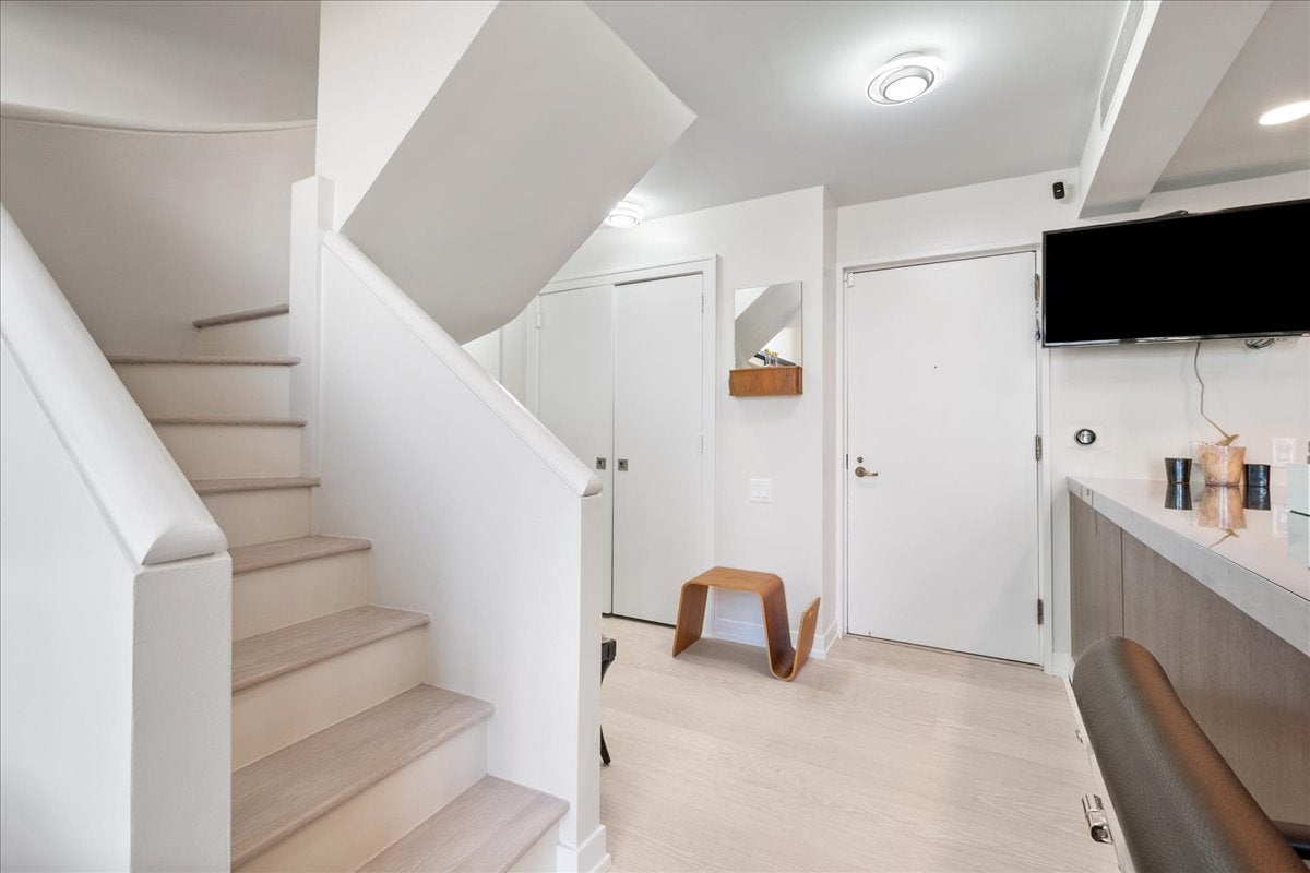 161 E Chicago Avenue 24-02