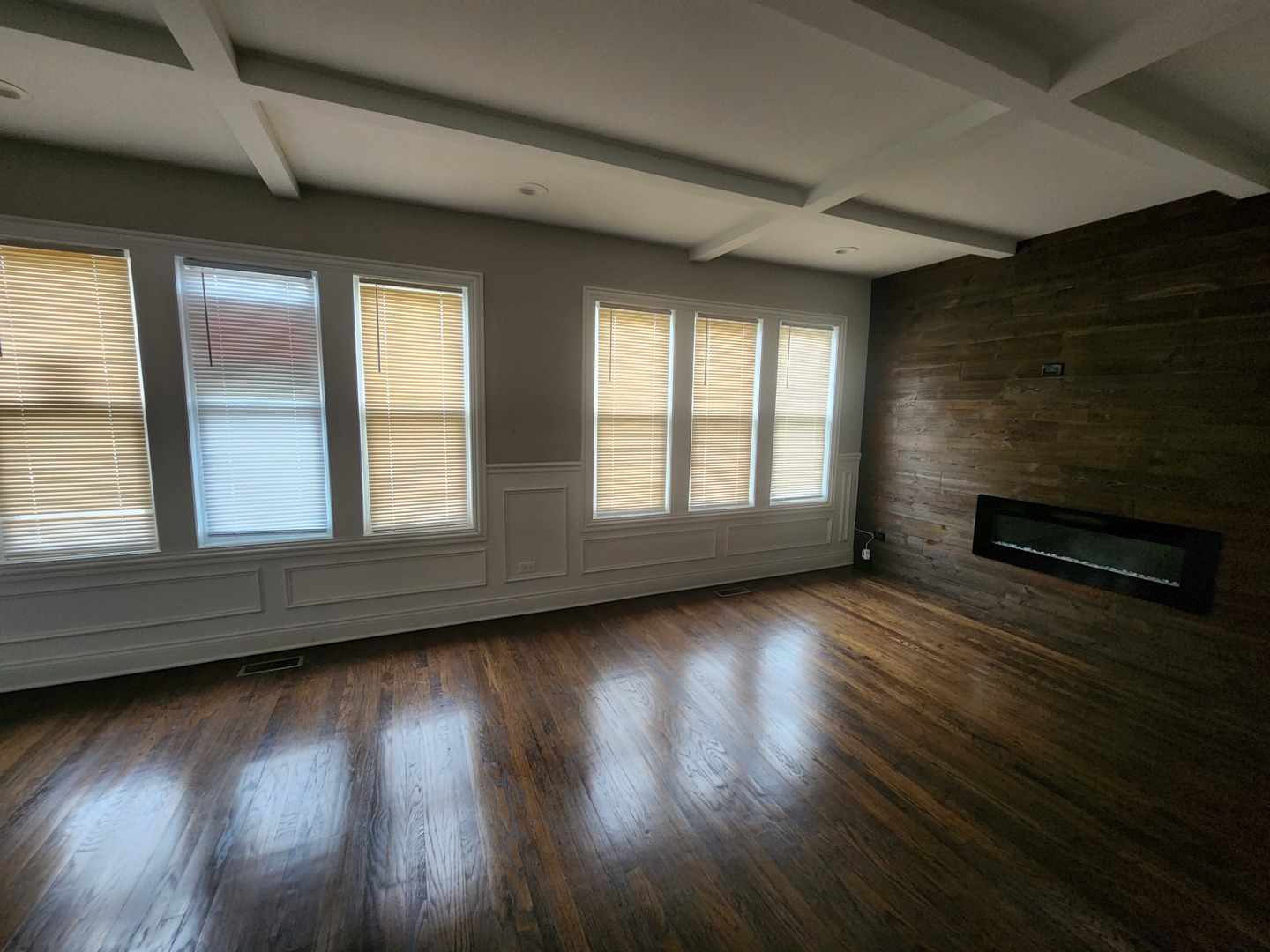 8837 S THROOP Street