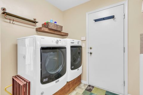 Tiny photo for 381 Gatewood Lane, Grayslake, IL 60030 (MLS # 12479996)