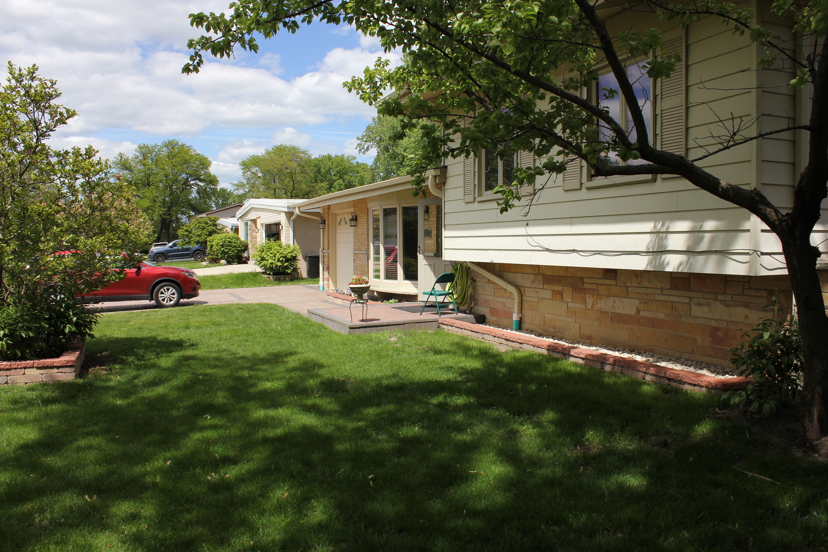 5639 N Manor Lane