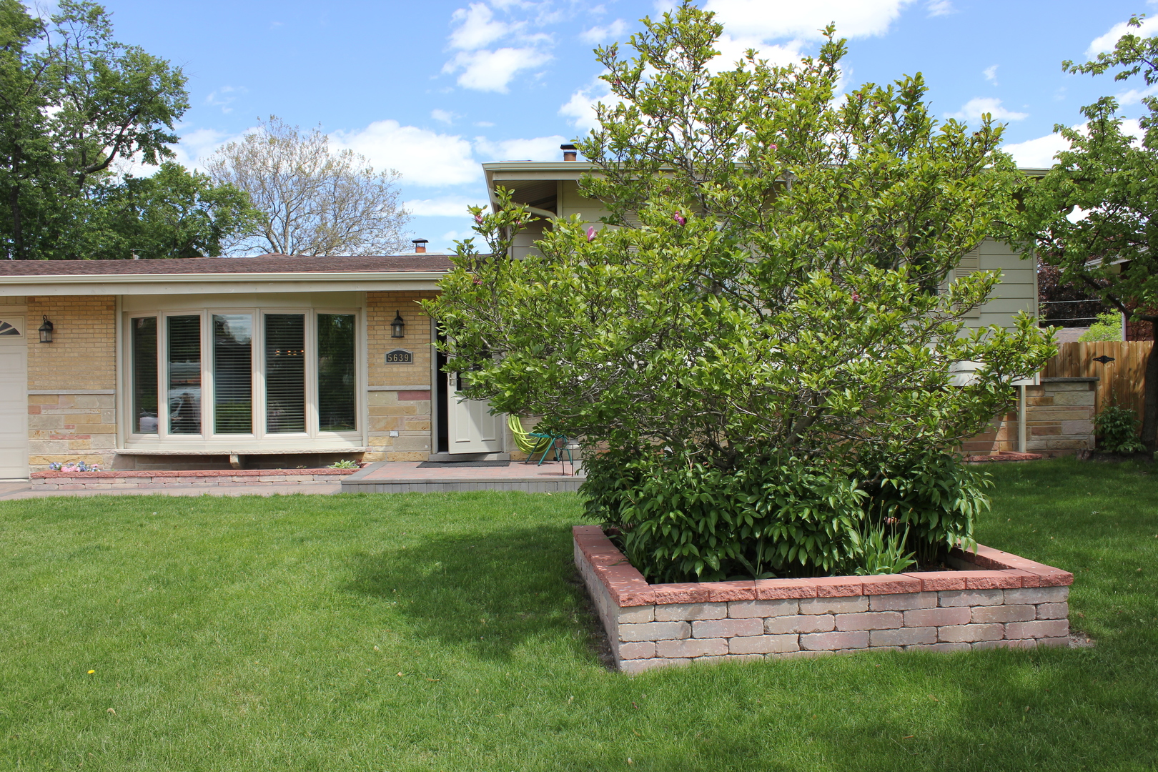 5639 N Manor Lane