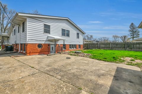 Tiny photo for 2925 188th Place, Lansing, IL 60438 (MLS # 12621064)