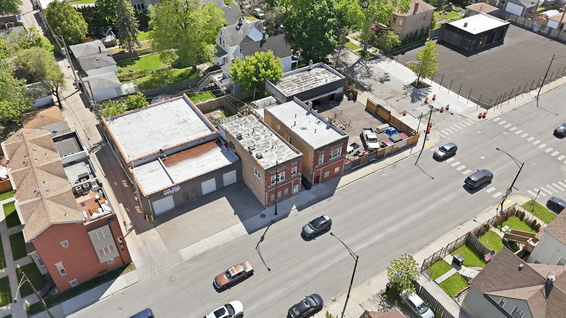 4263 W Montrose Avenue