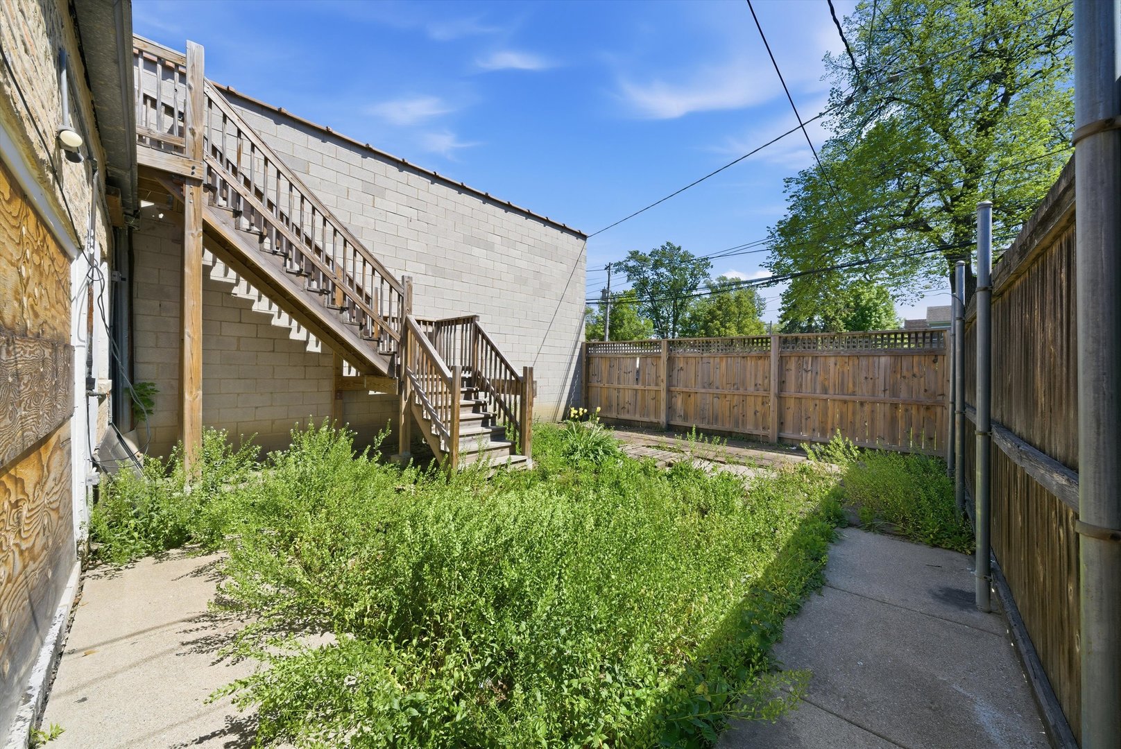 4263 W Montrose Avenue