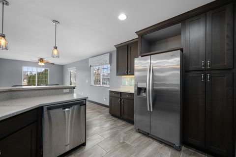 Tiny photo for 125 W Pinehurst Drive, Eldridge, IA 52748 (MLS # 12580804)