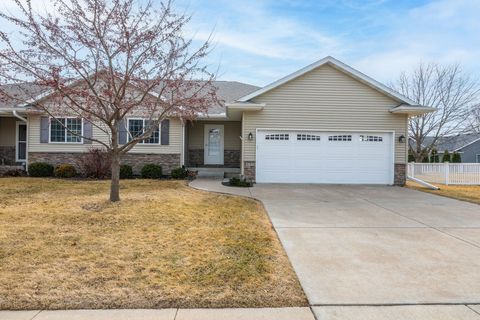 Photo of 125 W Pinehurst Drive, Eldridge, IA 52748 (MLS # 12580804)