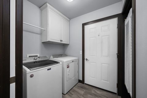 Tiny photo for 125 W Pinehurst Drive, Eldridge, IA 52748 (MLS # 12580804)