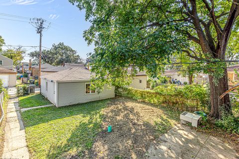 Tiny photo for 117 Morris Avenue, Bellwood, IL 60104 (MLS # 12487757)