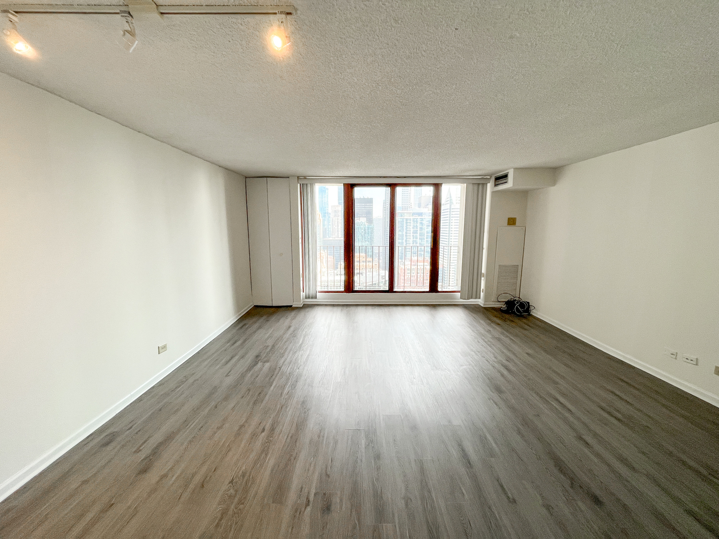 200 N DEARBORN Street 4504