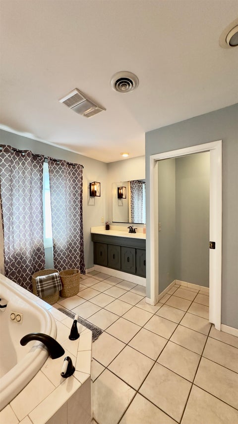 Tiny photo for 1402 E Cleveland Street E, West Frankfort, IL 62896 (MLS # 100539072)