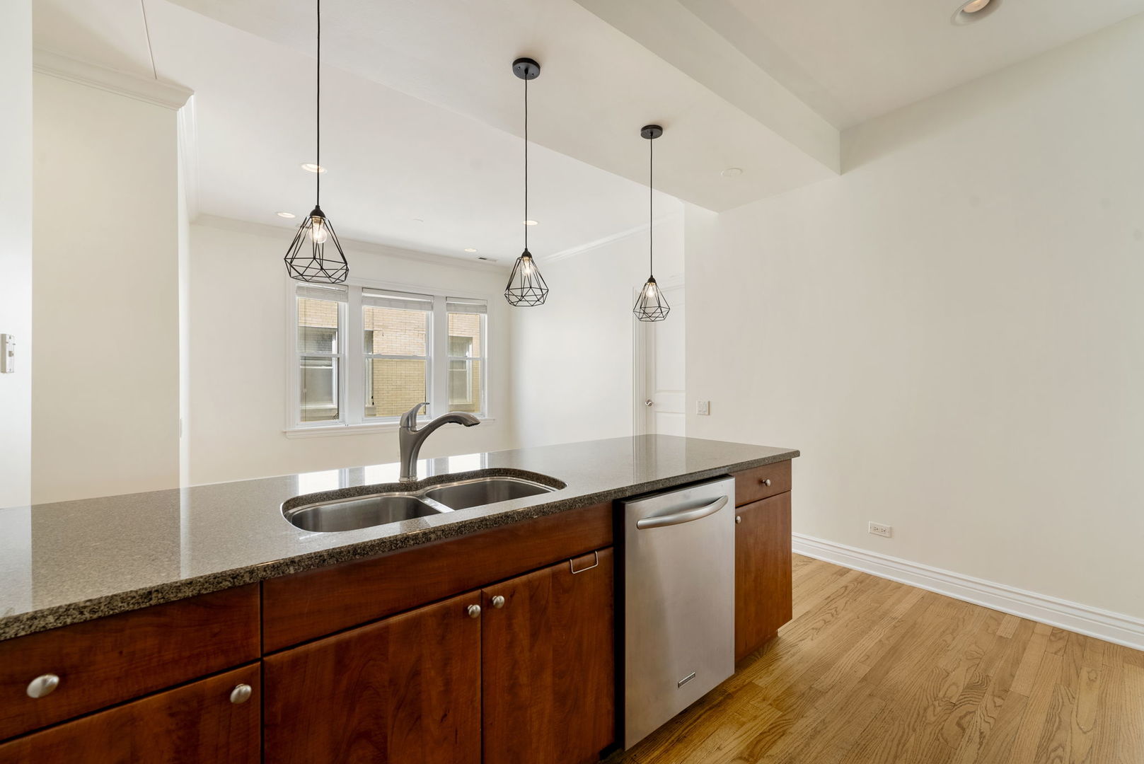 2545 N CLARK Street 2