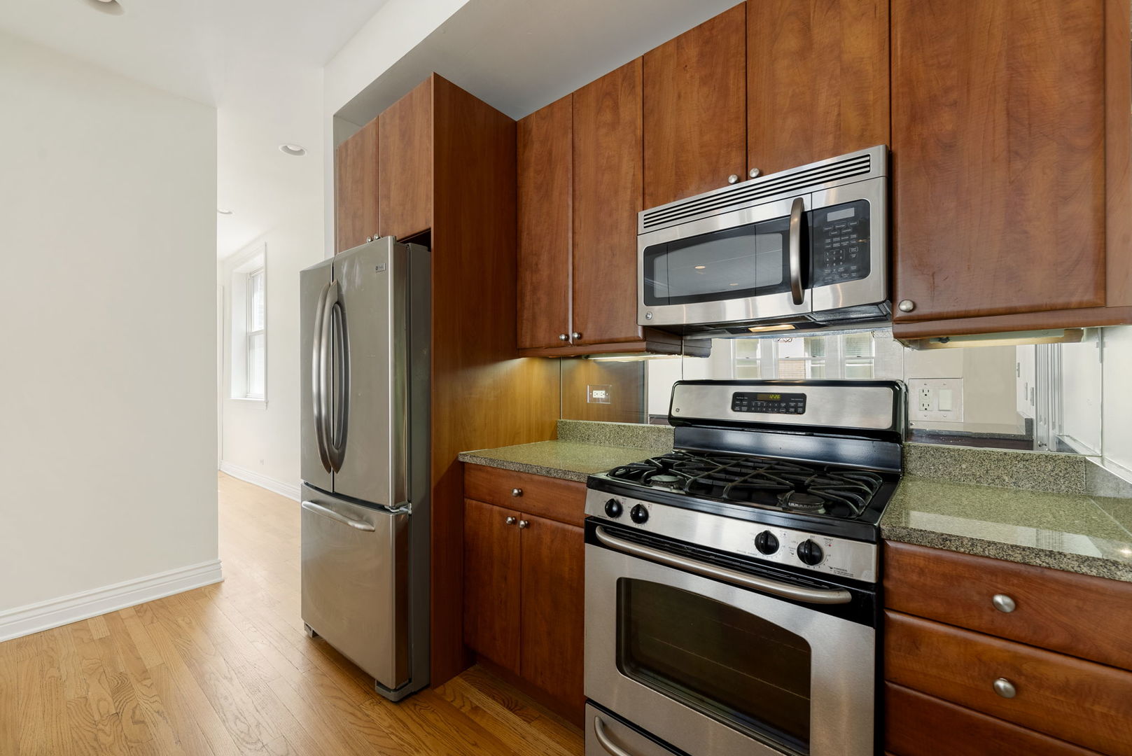 2545 N CLARK Street 2
