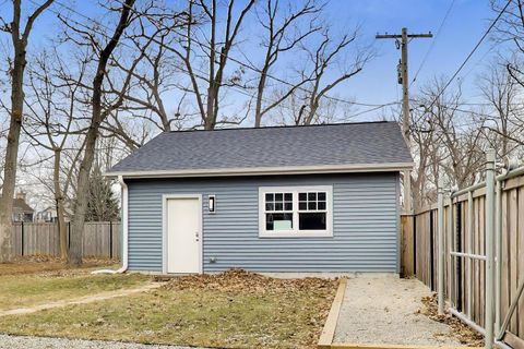 Tiny photo for 2480 Saint Johns Avenue, Highland Park, IL 60035 (MLS # 12581083)