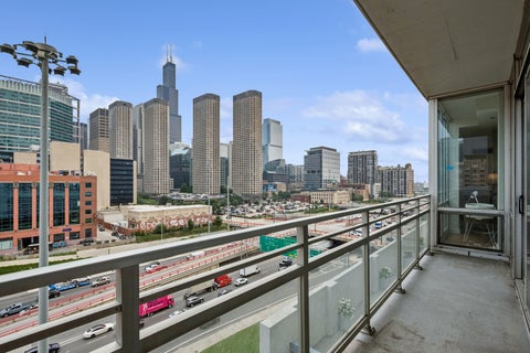 Tiny photo for 737 W WASHINGTON Boulevard #704, Chicago, IL 60661 (MLS # 12729971)
