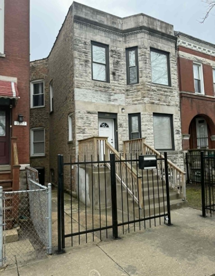3339 W MONROE Street