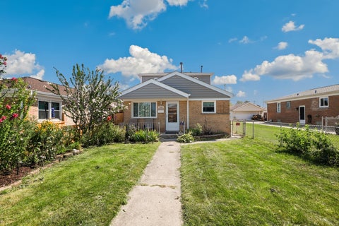 Tiny photo for 7751 Massasoit Avenue, Burbank, IL 60459 (MLS # 12739164)
