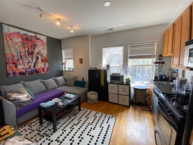 1122 W Wellington Avenue 205