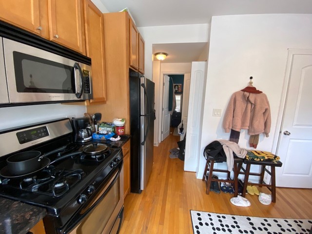 1122 W Wellington Avenue 205