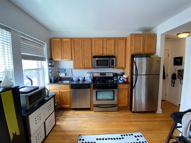 1122 W Wellington Avenue 205