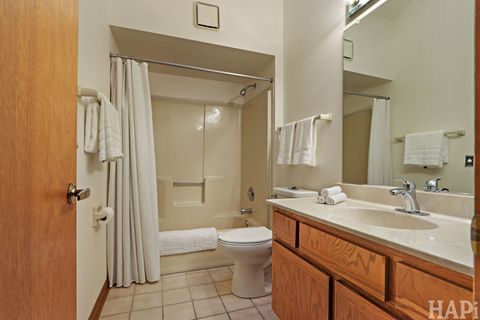 Tiny photo for 1221 Golf View Drive, Woodridge, IL 60517 (MLS # 12575050)