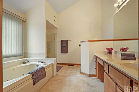 Tiny photo for 1221 Golf View Drive, Woodridge, IL 60517 (MLS # 12575050)