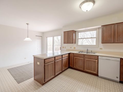 Tiny photo for 182 Montclair Road, Vernon Hills, IL 60061 (MLS # 12572530)