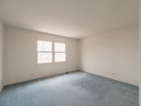 Tiny photo for 182 Montclair Road, Vernon Hills, IL 60061 (MLS # 12572530)