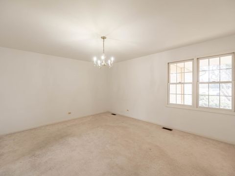 Tiny photo for 182 Montclair Road, Vernon Hills, IL 60061 (MLS # 12572530)