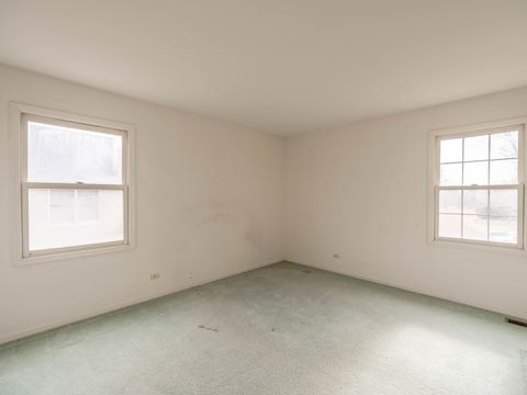 Tiny photo for 182 Montclair Road, Vernon Hills, IL 60061 (MLS # 12572530)