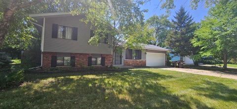 Photo of 990 Camelot Drive, Crystal Lake, IL 60014 (MLS # 12725201)