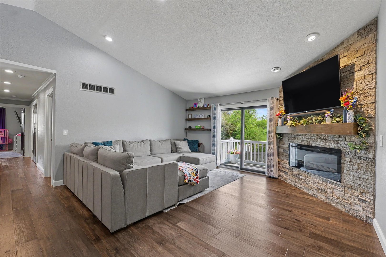 808 Cedar Ridge Court