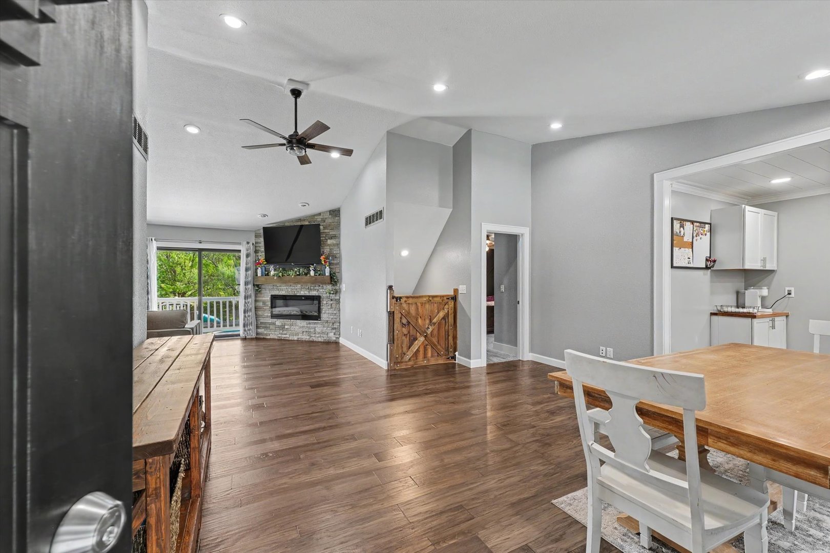 808 Cedar Ridge Court