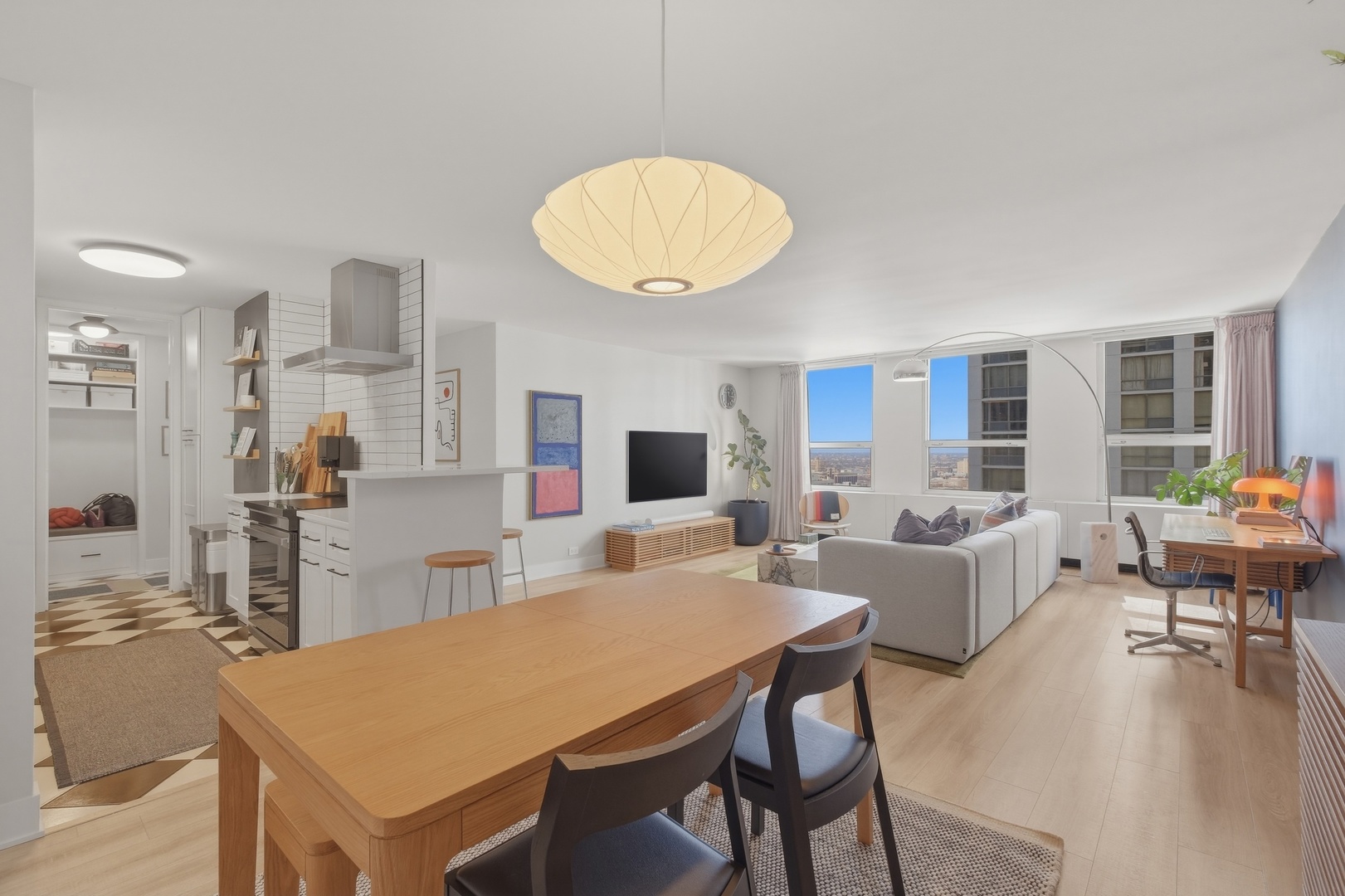 2626 N Lakeview Avenue 2601