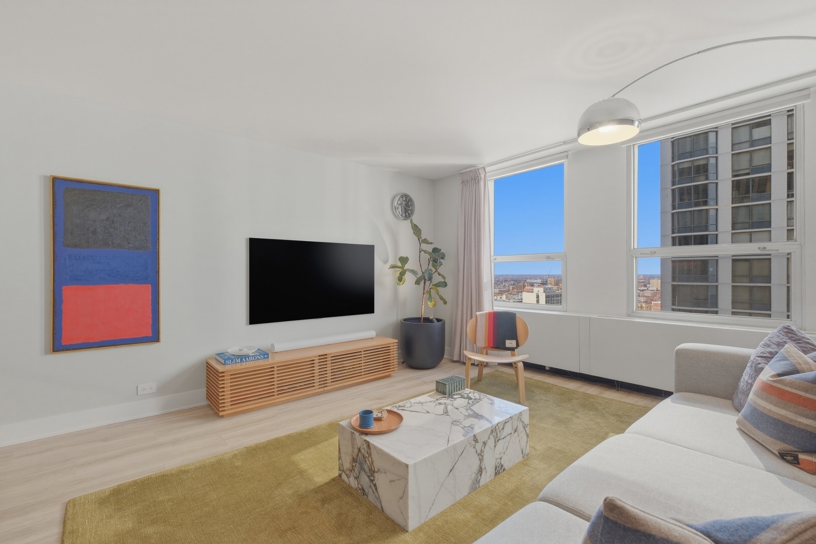 2626 N Lakeview Avenue 2601