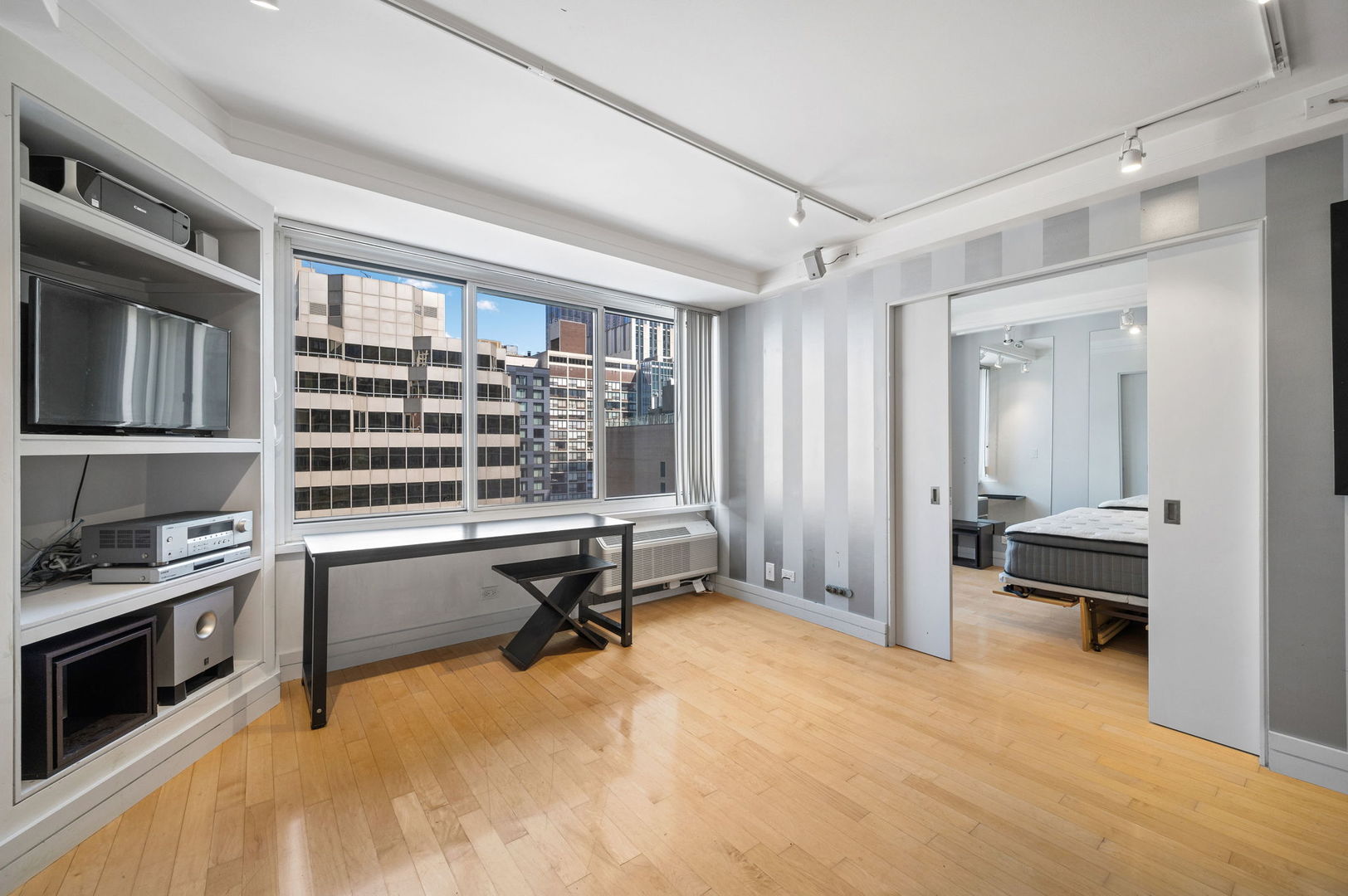 211 E OHIO Street 2106