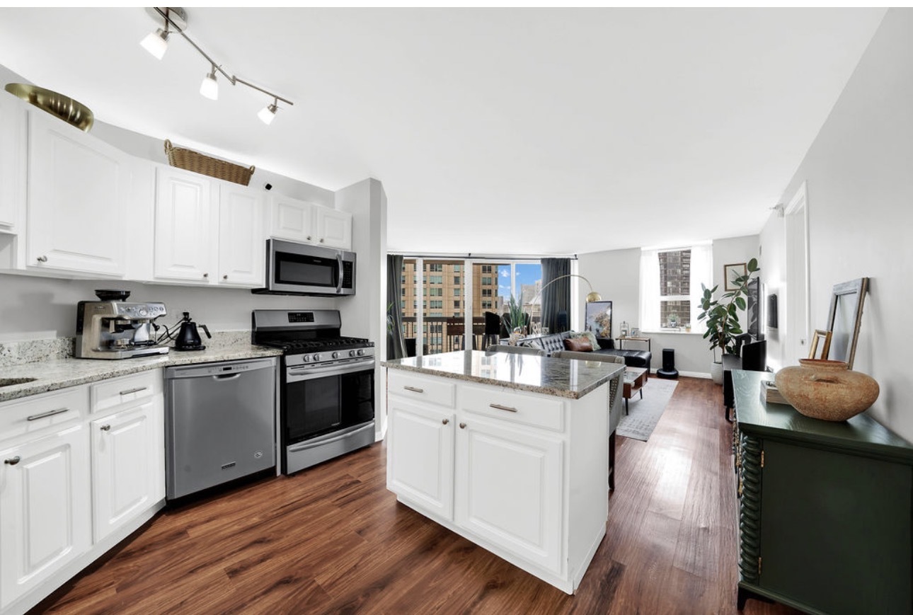 545 N Dearborn Street W2804