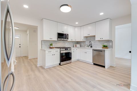 Tiny photo for 3023 N Windsor Drive, Arlington Heights, IL 60004 (MLS # 12505944)