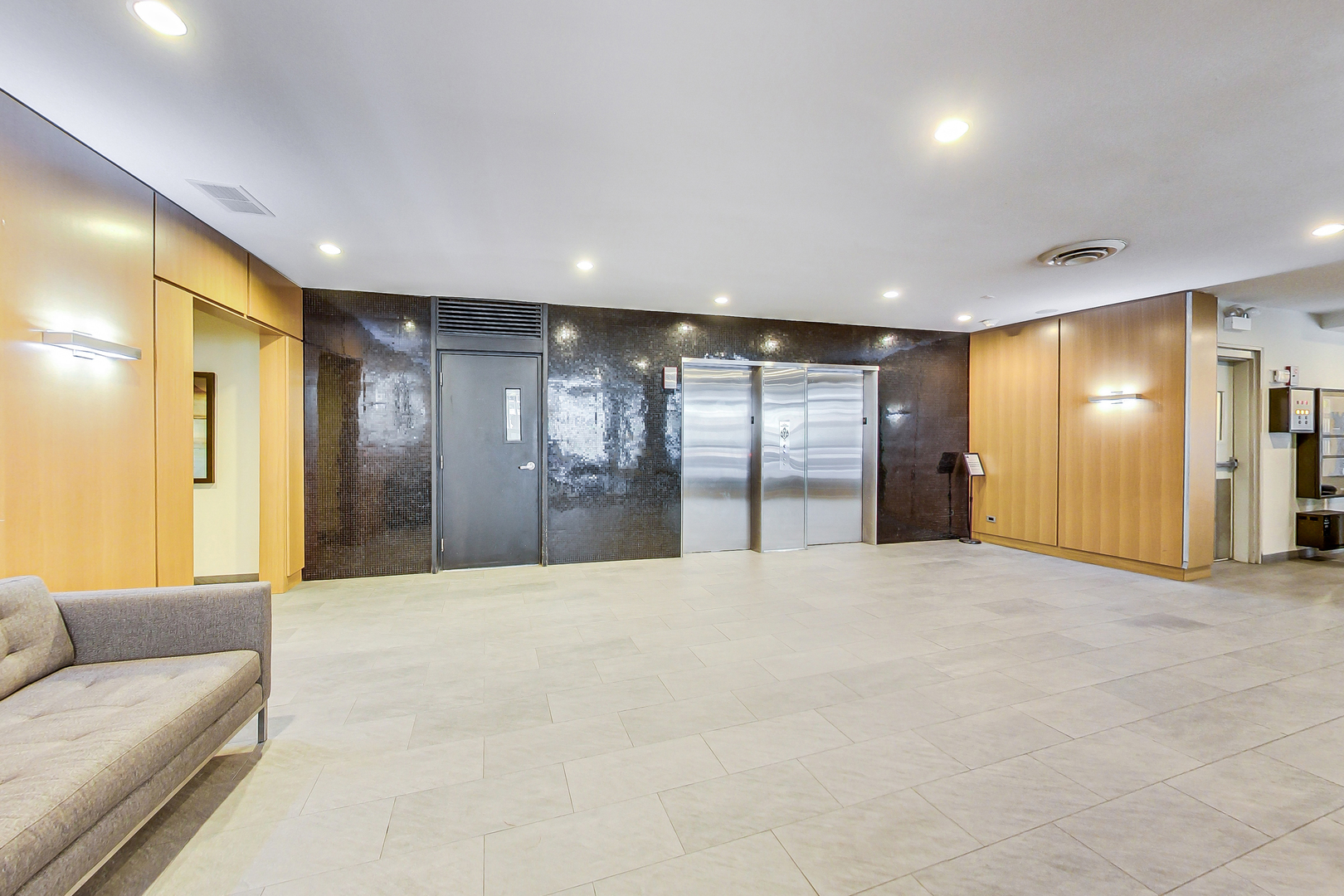 2930 N SHERIDAN Road 2111