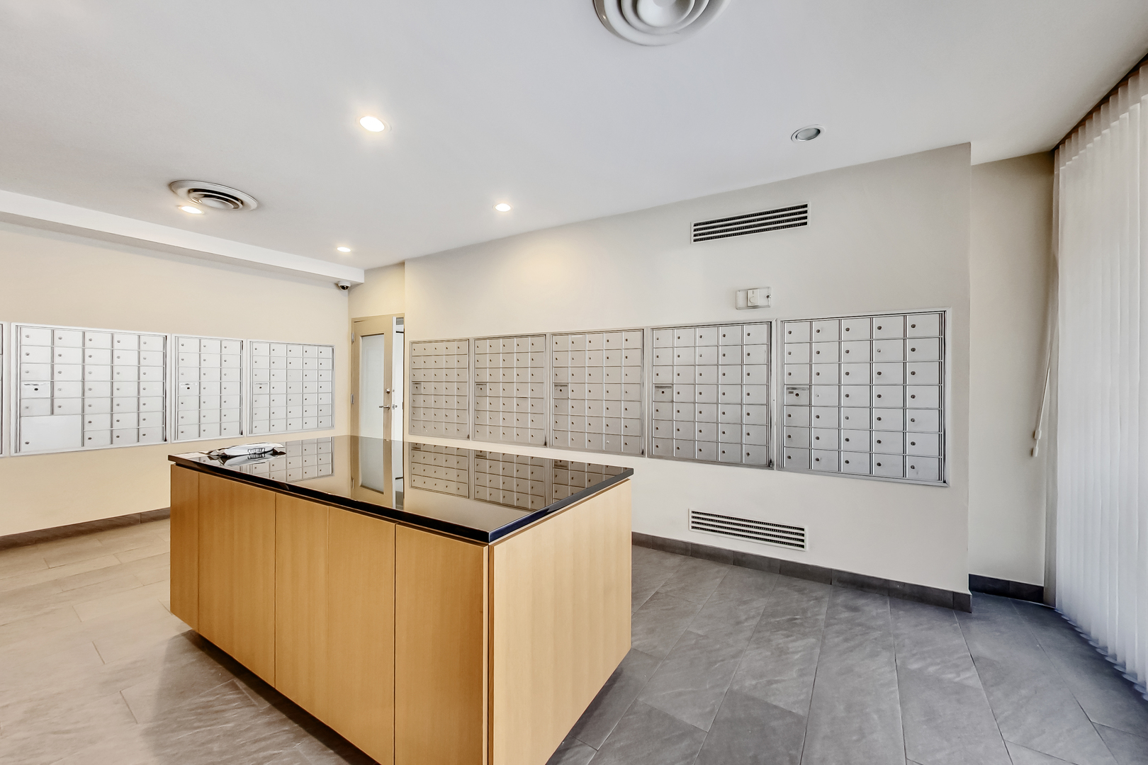 2930 N SHERIDAN Road 2111