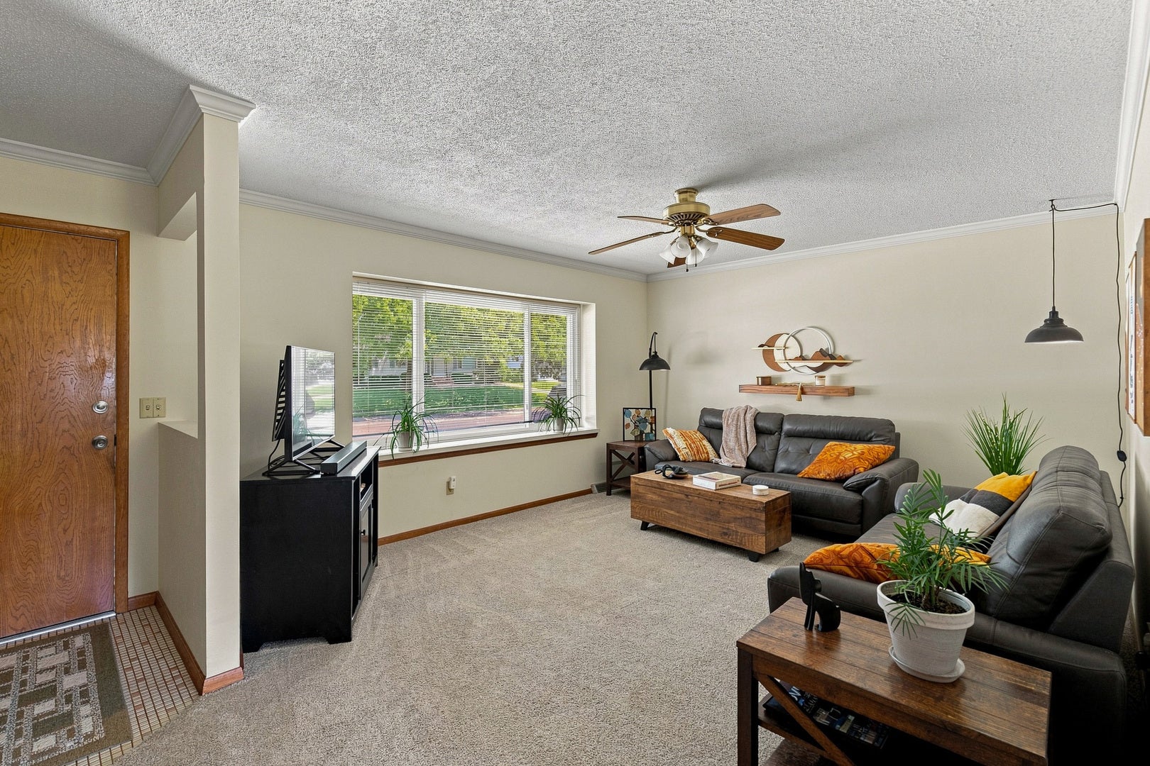 2115 W 38th Place