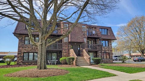 Photo of 207 Uteg Street #201, Crystal Lake, IL 60014 (MLS # 12628142)