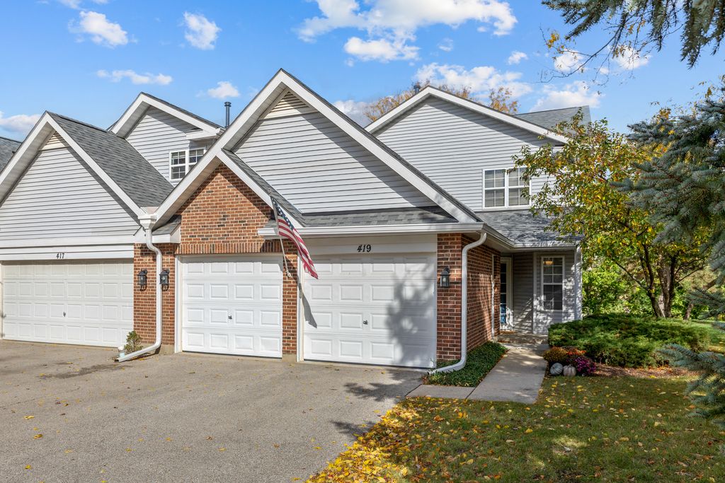 Photo for 419 E Theodore Lane, Itasca, IL 60143 (MLS # 12502494)